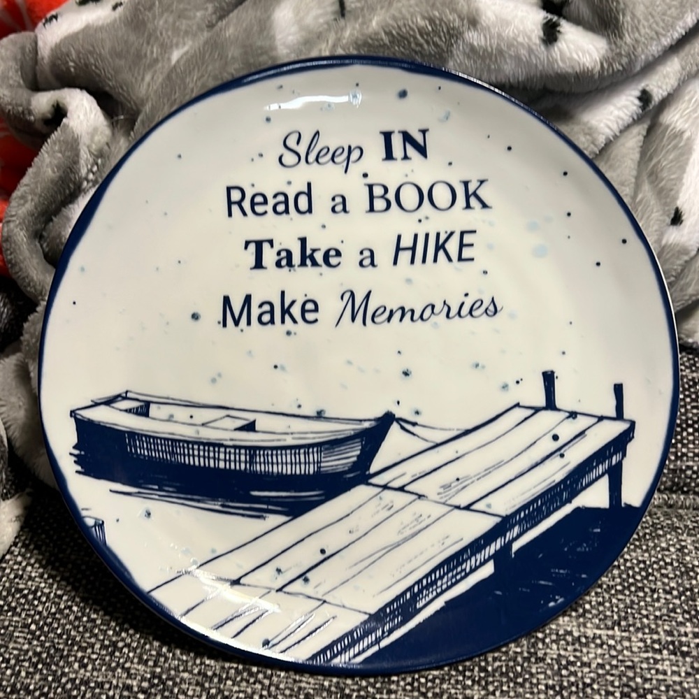 NWT Everyday White by Fitz and Floyd Sleep in" Dock Accent Plate